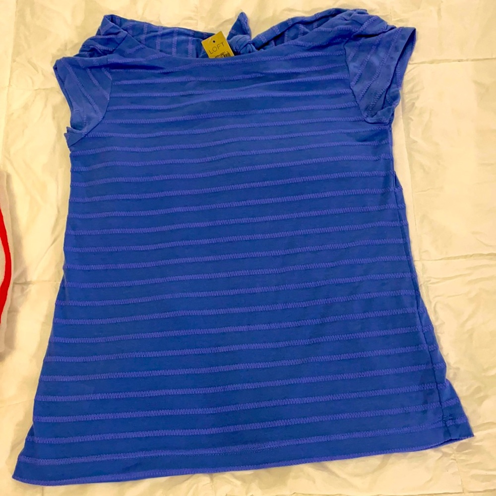 Soft cotton short sleeve T-shirt with a bow in the back